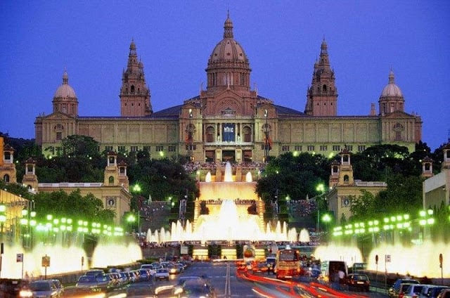 10 lugares para disfrutar la noche en Barcelona